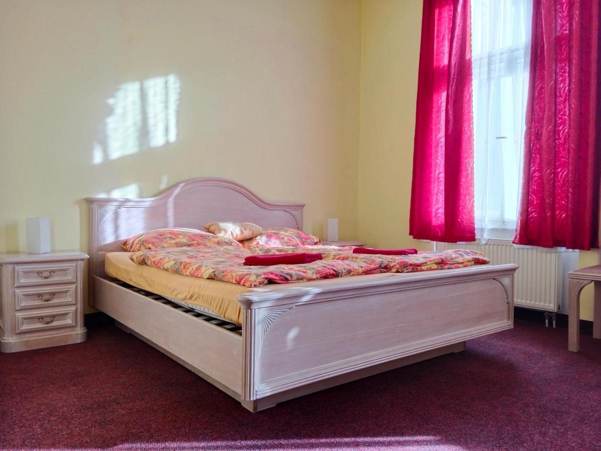 Hotel St. Maur Bečov nad Teplou Esterno foto